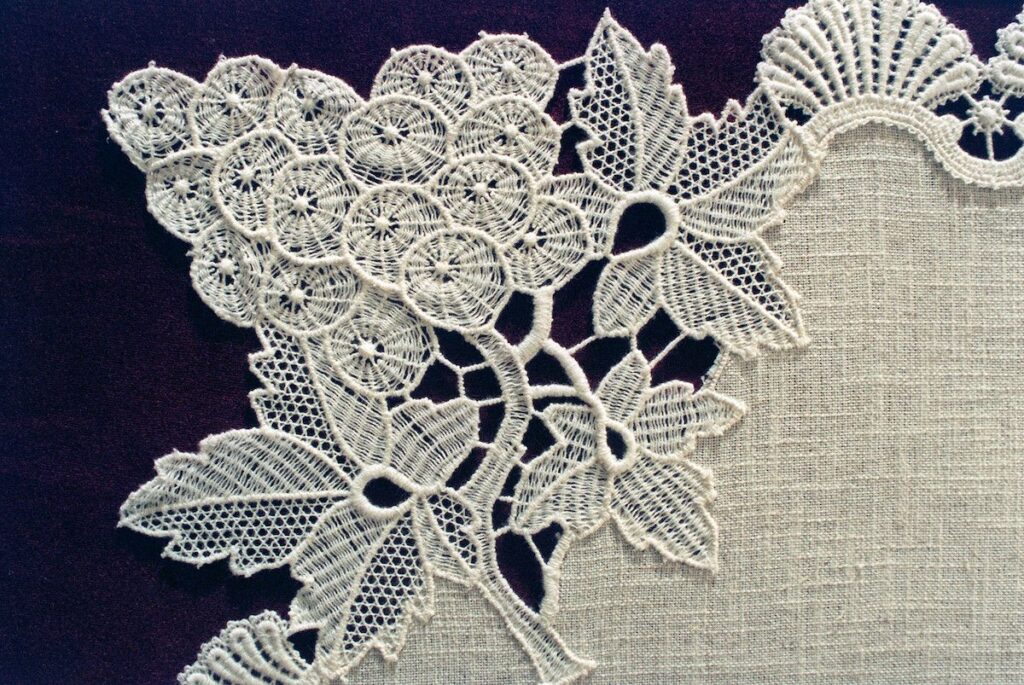 Aus Manufaktur im Vogtland: Plauener Spitze