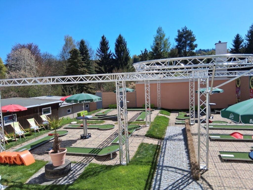Minigolf im Café in Markneukirchen
